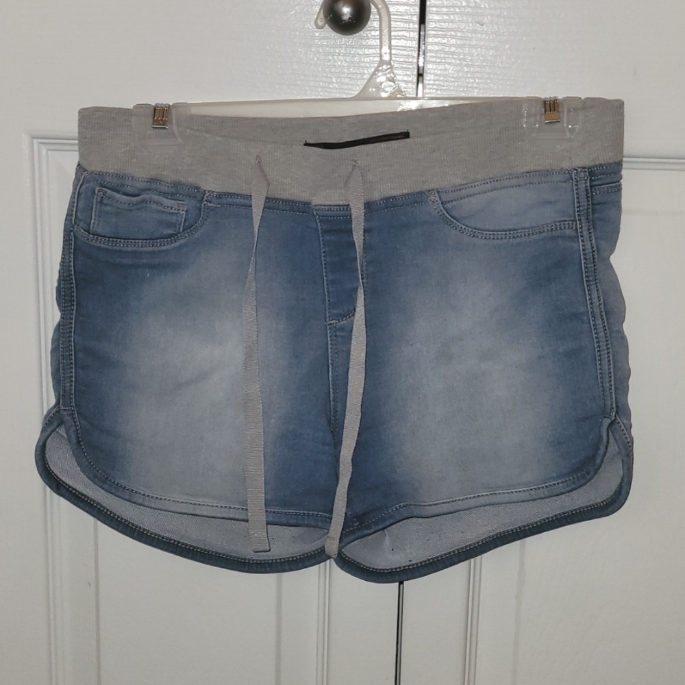 No boundaries stretchy shorts